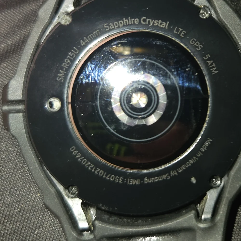Samsung Galaxy Watch 5 comes with charger as well
